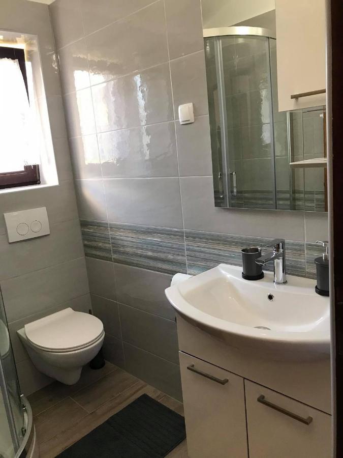 Draga Rooms Njivice Eksteriør billede